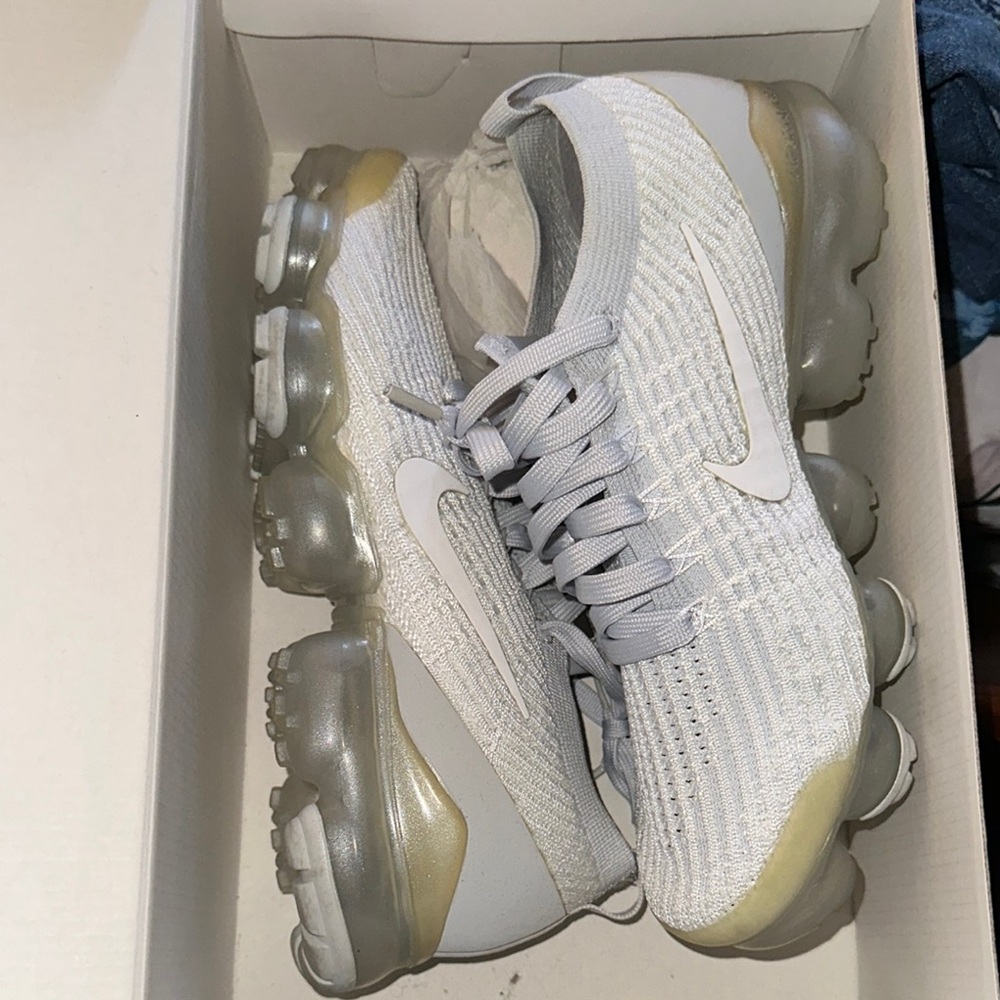 Nike VaporMax Flyknit in Light Gray and Silver